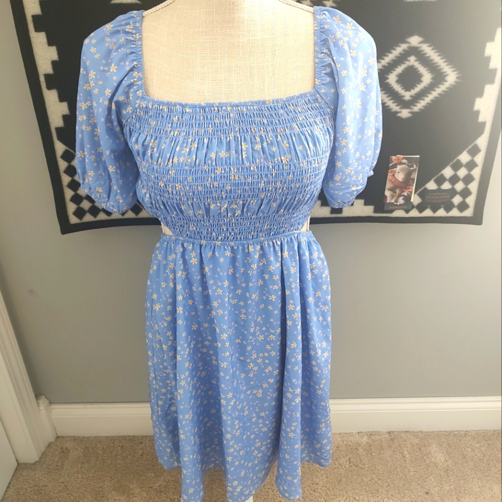 💙 EUC Peach Love California Cut Out Smocked Midi Dress, Blue Floral, Small